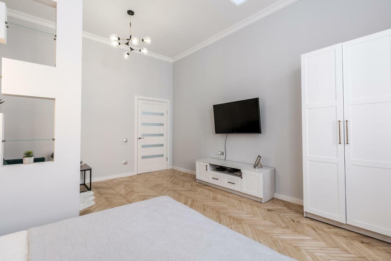 Modern Apartment Lviv Dış mekan fotoğraf