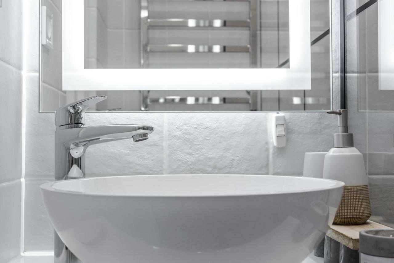 Modern Apartment Lviv Dış mekan fotoğraf